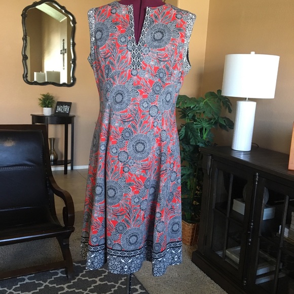 Liz Claiborne Dresses & Skirts - Liz Claiborne split neck dress.